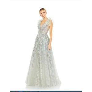NWOT Mac Duggal Embellished Feathered Sleeveless A Line Gown Sz 4 Seamist 20259